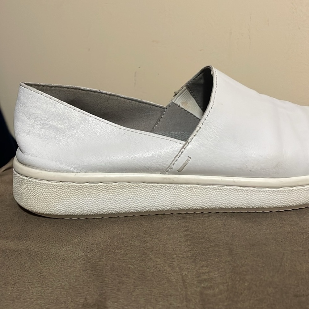 Eileen Fisher white leather slip on sneaker. Size 7. - Picture 3 of 6